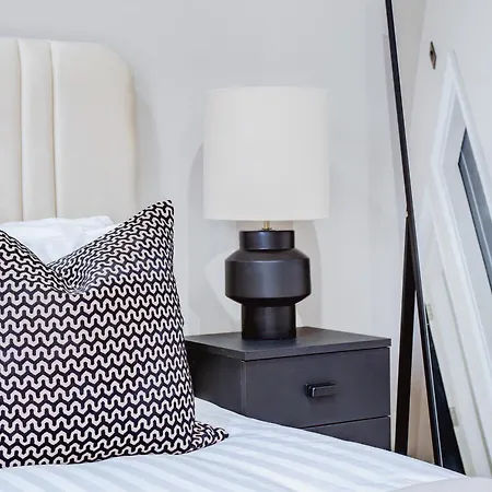 Stylish New-build, Free Parking, 10 Minutes To Nec & Bhx Airport *
