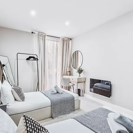 Stylish New-build, Free Parking, 10 Minutes To Nec & Bhx Airport