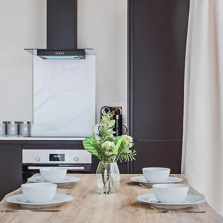 Apartment Stylish New-build, Free Parking, 10 Minutes To Nec & Bhx Airport Birmingham