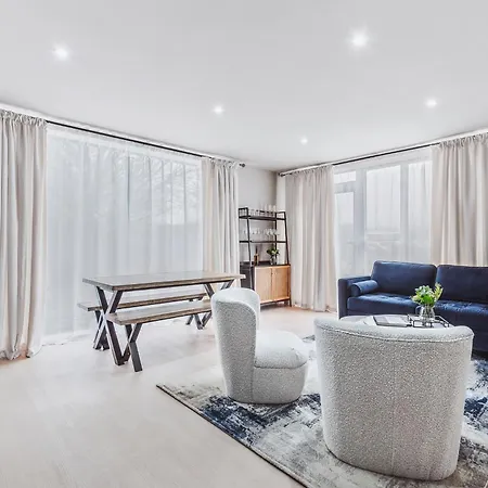 Stylish New-build, Free Parking, 10 Minutes To Nec & Bhx Airport Birmingham