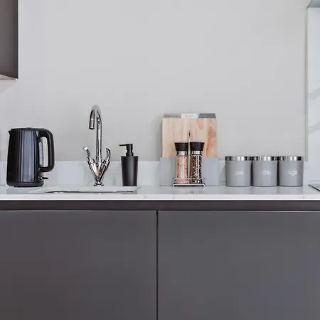 Stylish New-build, Free Parking, 10 Minutes To Nec & Bhx Airport