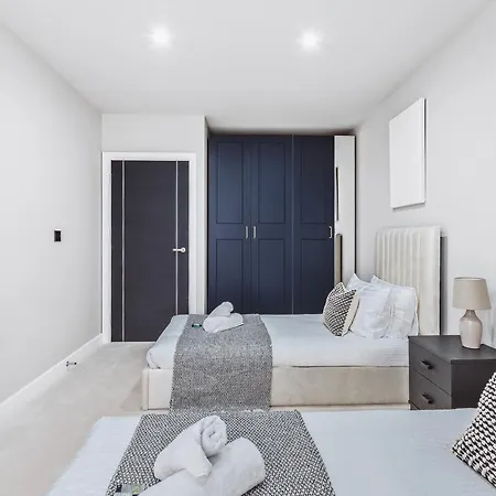 Stylish New-build, Free Parking, 10 Minutes To Nec & Bhx Airport Apartment Birmingham