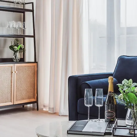 Stylish New-build, Free Parking, 10 Minutes To Nec & Bhx Airport Apartment Birmingham