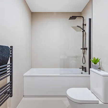 Apartment Stylish New-build, Free Parking, 10 Minutes To Nec & Bhx Airport *
