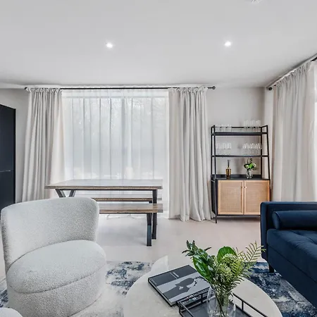 Stylish New-build, Free Parking, 10 Minutes To Nec & Bhx Airport